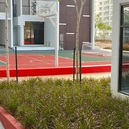Astetica Pool & Lake View High Floor 100Mbps Wifi Netflix Seri Kembangan Luaran gambar