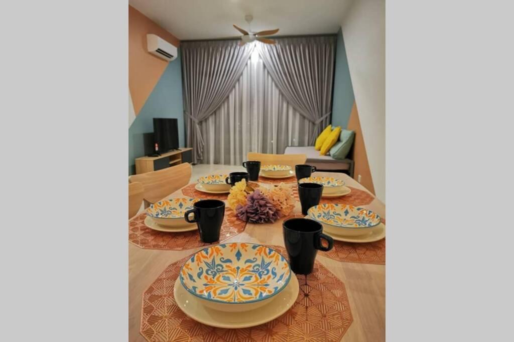 Astetica Pool & Lake View High Floor 100Mbps Wifi Netflix Seri Kembangan Luaran gambar