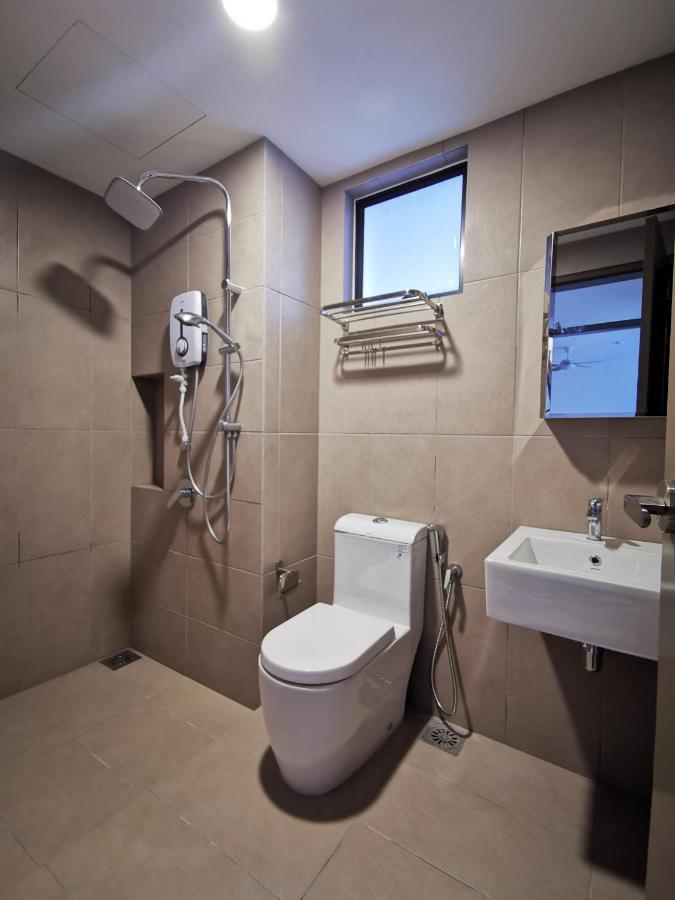 Astetica Pool & Lake View High Floor 100Mbps Wifi Netflix Seri Kembangan Luaran gambar
