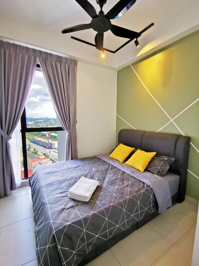 Astetica Pool & Lake View High Floor 100Mbps Wifi Netflix Seri Kembangan Luaran gambar