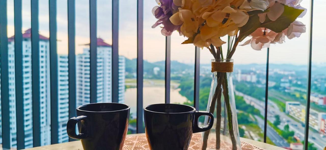 Astetica Pool & Lake View High Floor 100Mbps Wifi Netflix Seri Kembangan Luaran gambar