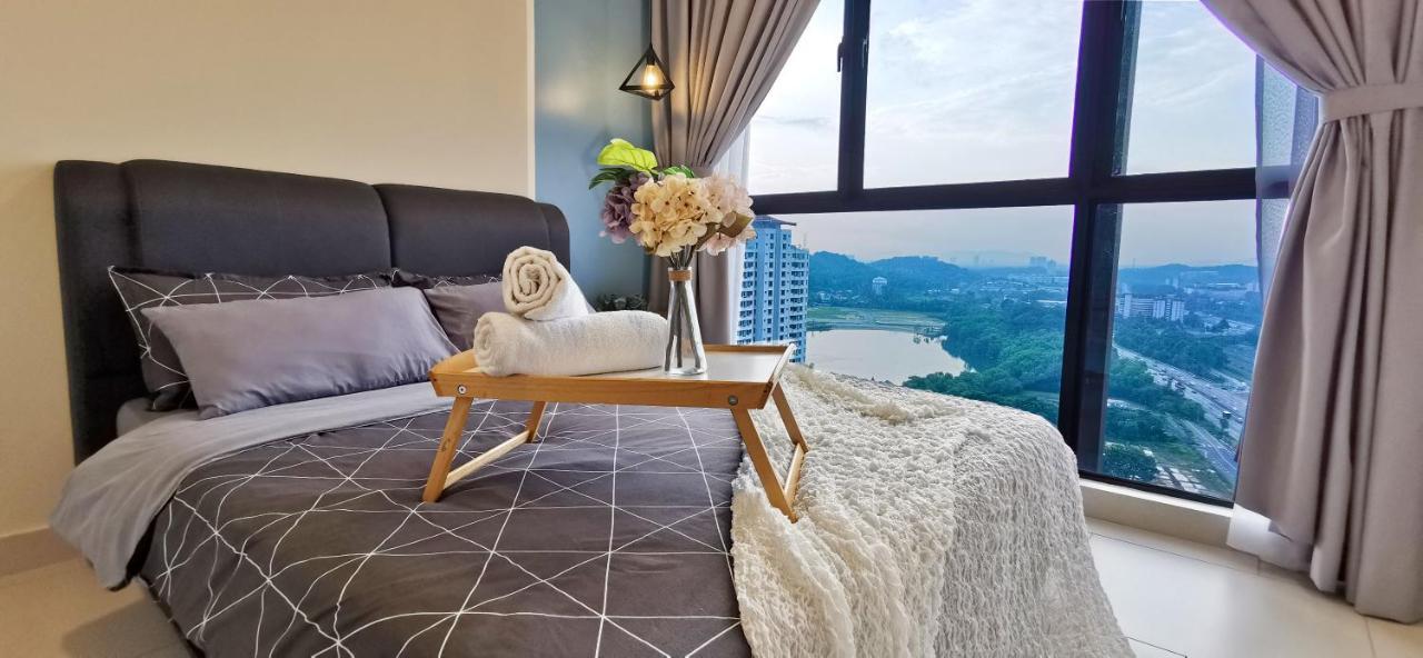 Astetica Pool & Lake View High Floor 100Mbps Wifi Netflix Seri Kembangan Luaran gambar