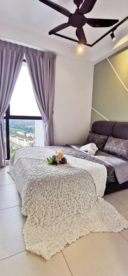 Astetica Pool & Lake View High Floor 100Mbps Wifi Netflix Seri Kembangan Luaran gambar